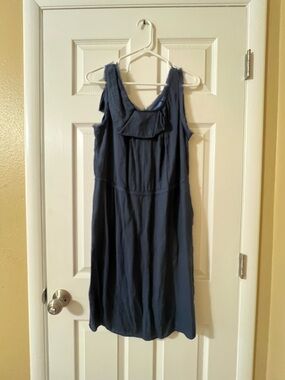 Simply Vera Vera Wang Navy Blue Top with Subtle Ruffle Trim